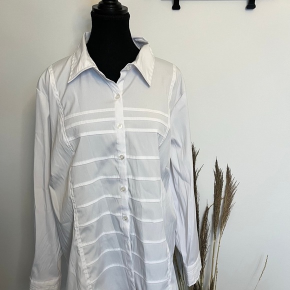 Marie Claire Classic White Shirt with embossed pattern size 2X - Picture 2 of 5